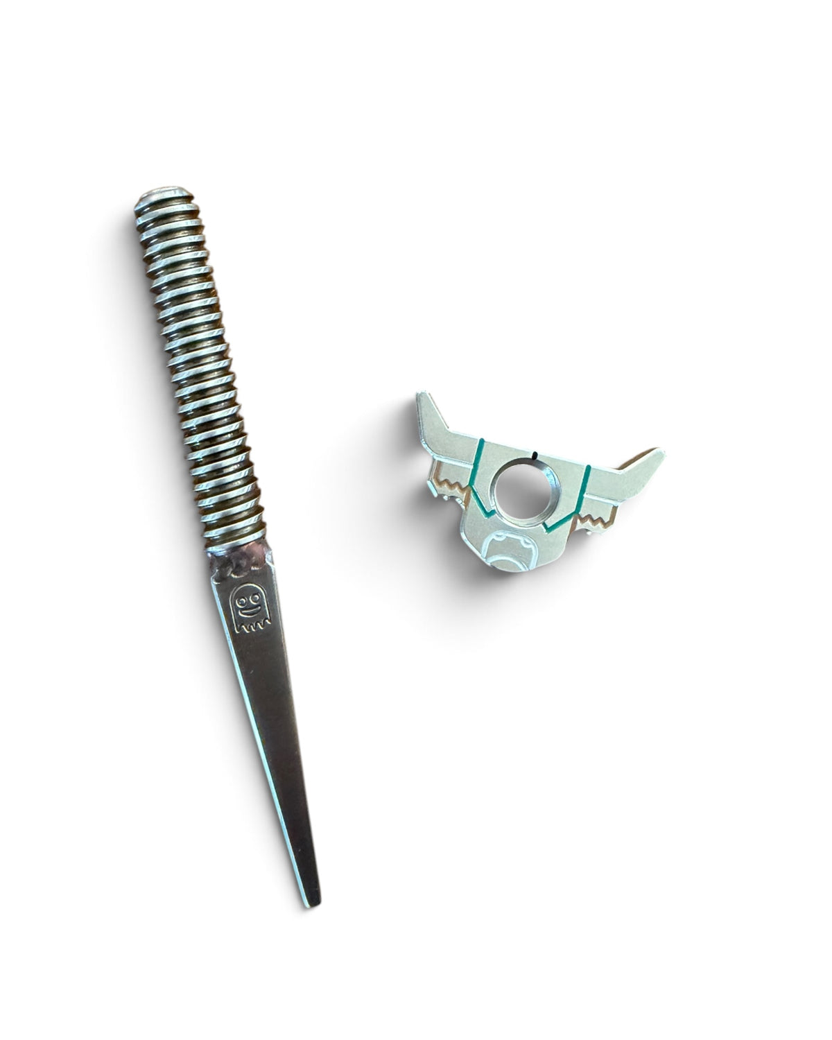 Looper Threaded Ball Marker and compatible Looper Threaded Divot Tool on a clean white background.