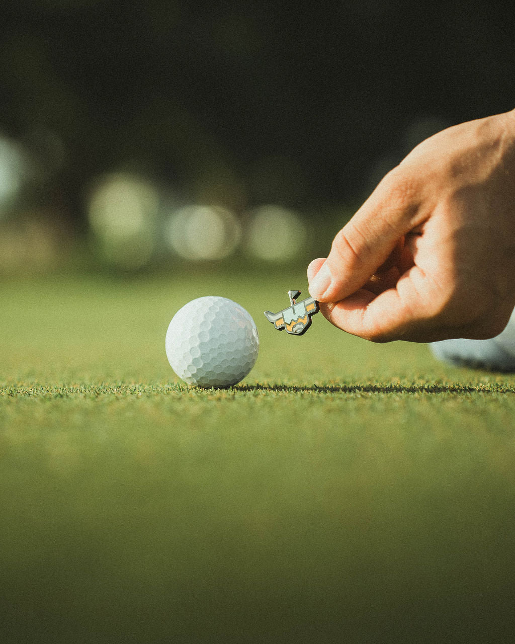 Double-sided golf ball marker putting green alignment on green