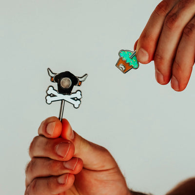 Frostbite divot tool with detachable ball marker in hand