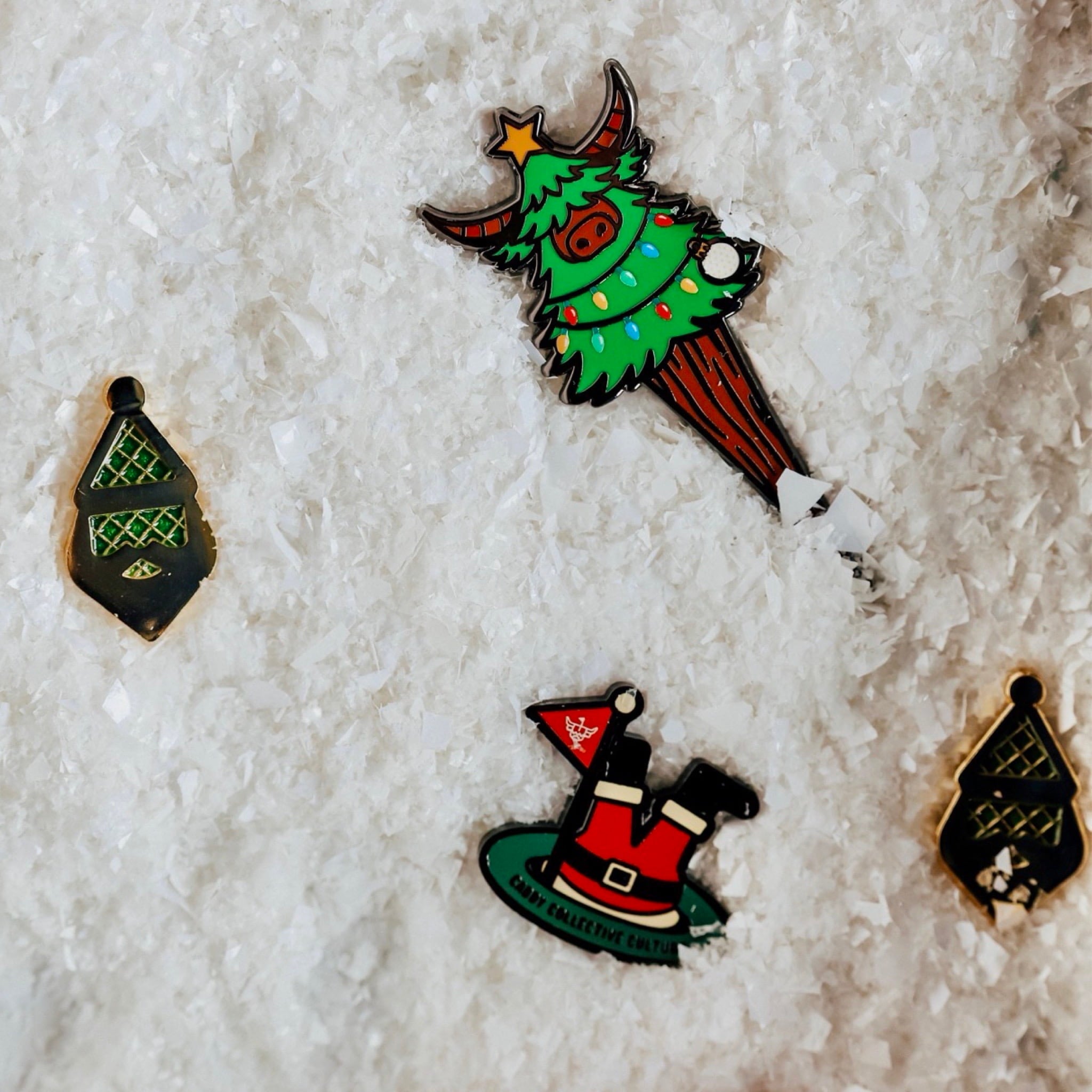 All evergreen collection golf items like ball markers and divot tool