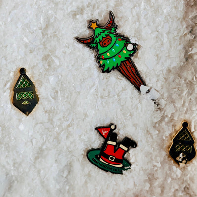 All evergreen collection golf items like ball markers and divot tool