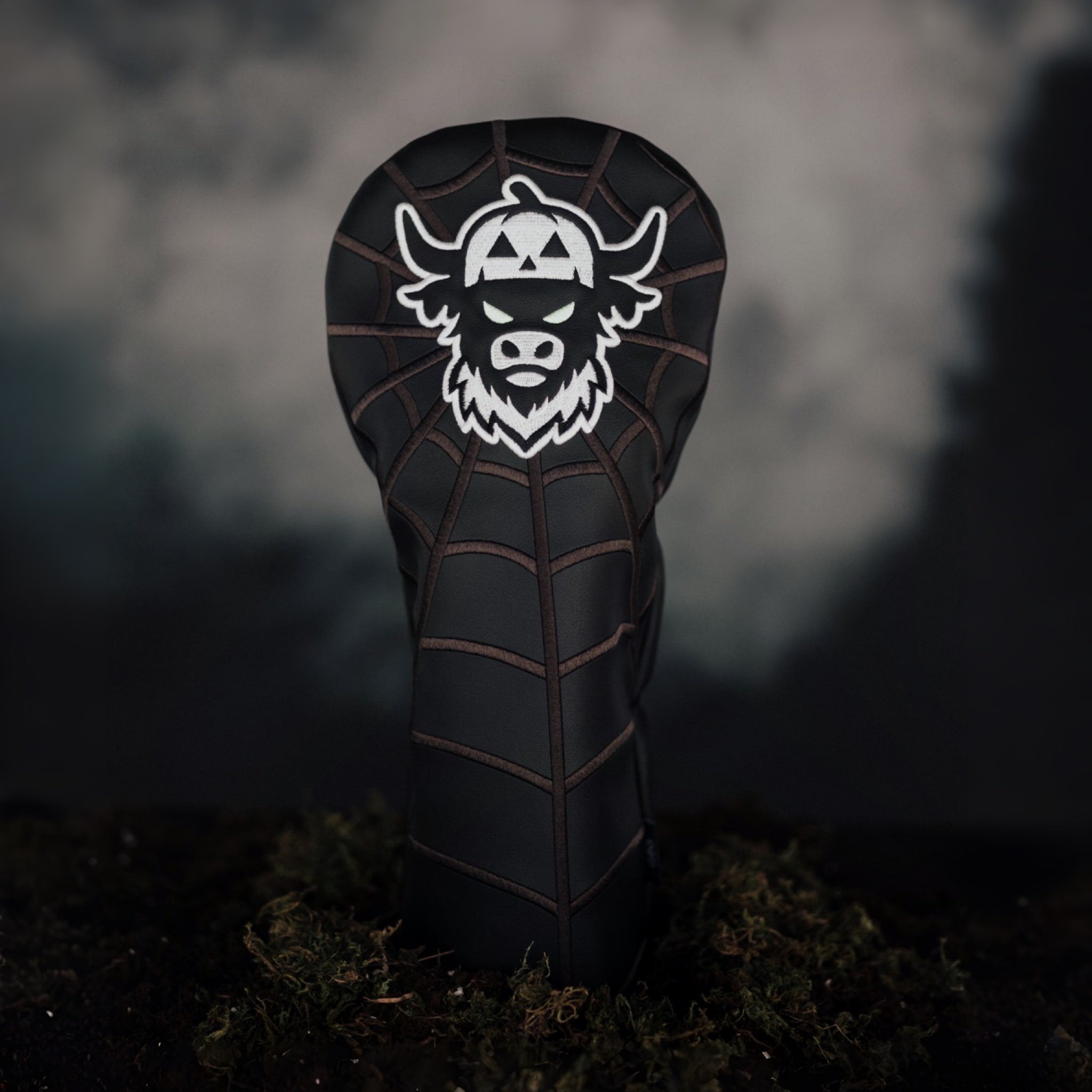 Looper After Dark driver headcover glowing pumpkin Looper detail in dark setting