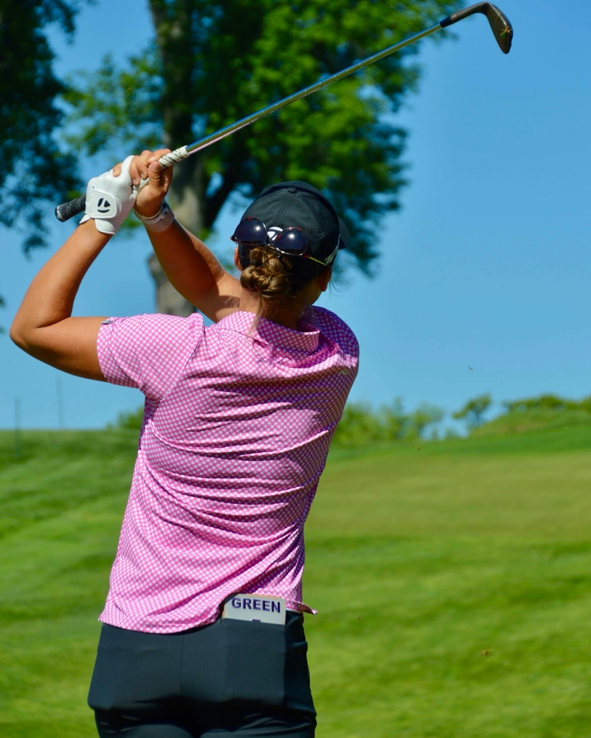 LPGA professional Melanie Green using a custom Caddy Collective Culture yardage book during tournament play.